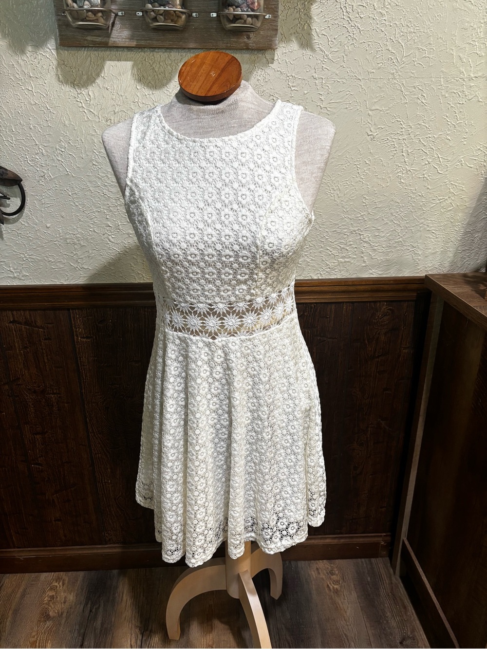IRIS Lace Overlay Off White Dress, Lined, Cut-out ~at waist, Size: Jr. Medium